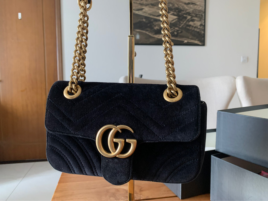 Gucci velvet size 22