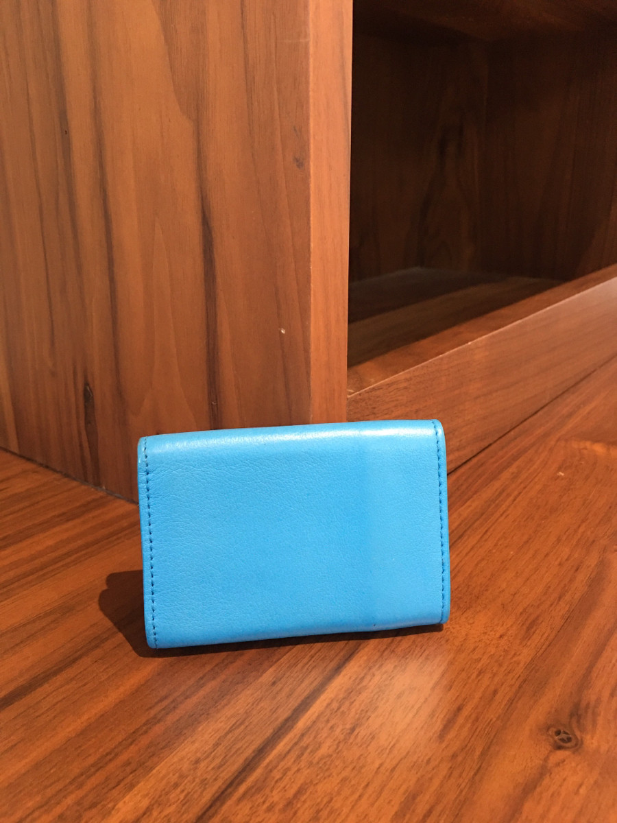 B a le n c i a g a The paper mini 391446 Leather Compact Wallet Blue gập ba ạ . 95%new ngăn nhỏ ngoài có vết bẩn , phần vải có sờn như hình ạ -----