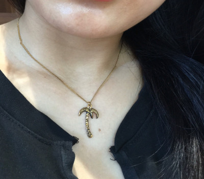 S a i n t L a u r e n t P/aris Necklace mặt hình cây cối hòa mình với thiên nhiên nhé ạ . pk đi kèm box + túi vải ạ ----SALE OFF