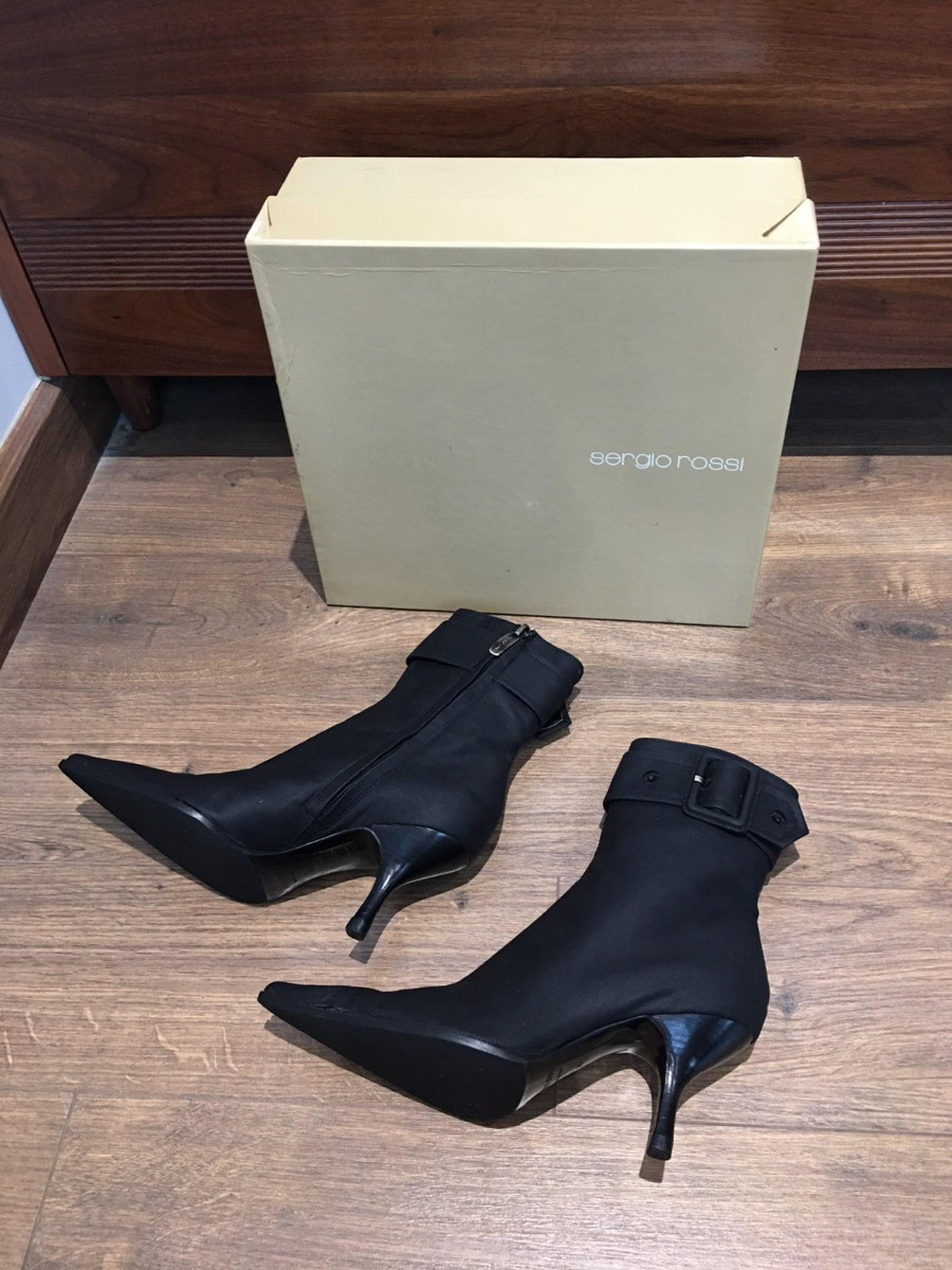boot đen s e r g i o size 35; cao 7cm . .kèm box ạ . 94% new. phần viền vải có  vết như hình e chụp nhé