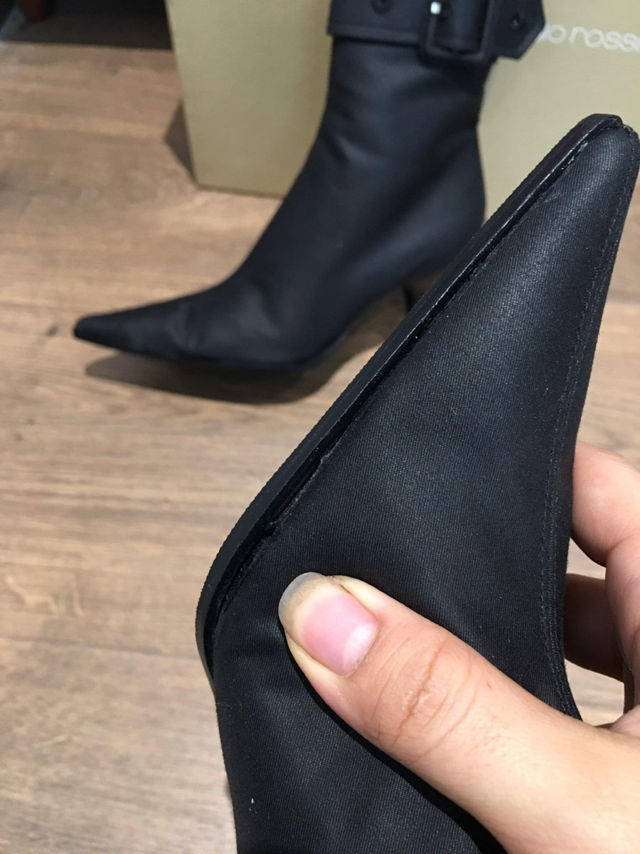 boot đen s e r g i o size 35; cao 7cm . .kèm box ạ . 94% new. phần viền vải có  vết như hình e chụp nhé
