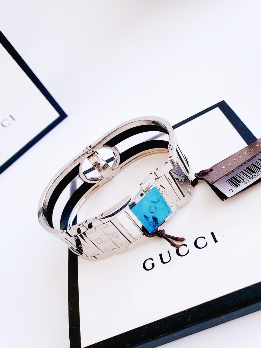 Đồng hồ nữ Gucci lắc