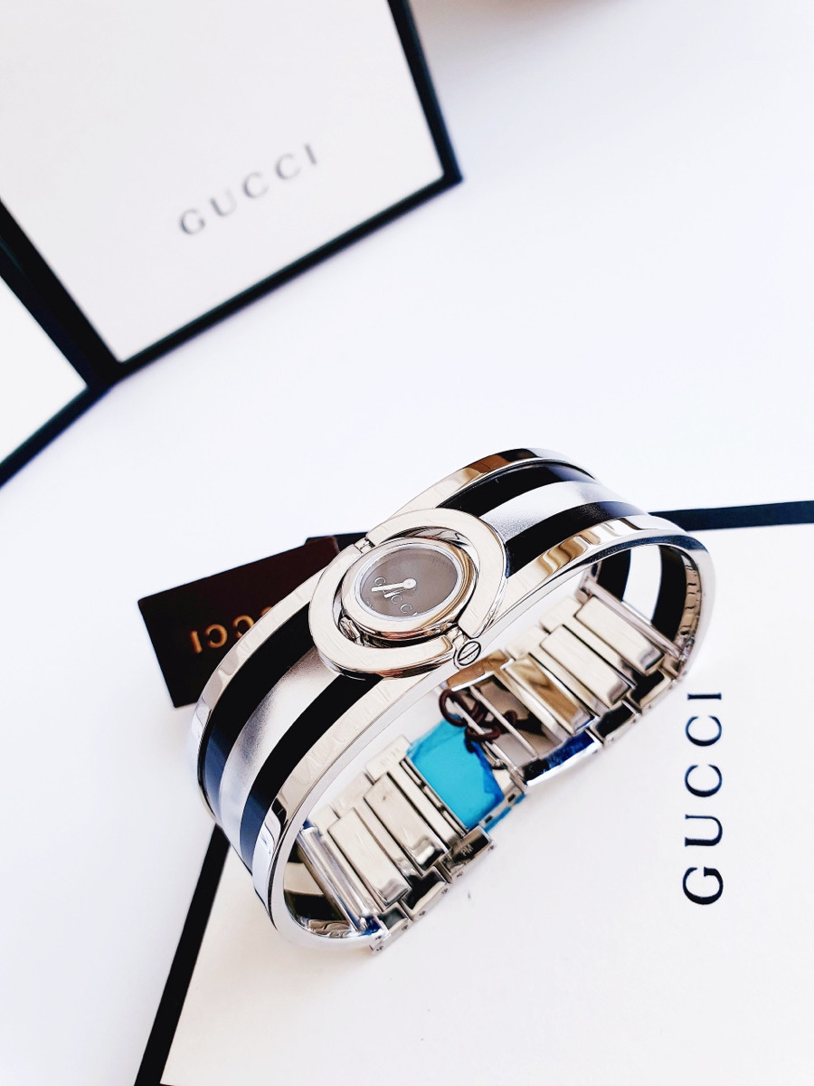 Đồng hồ nữ Gucci lắc