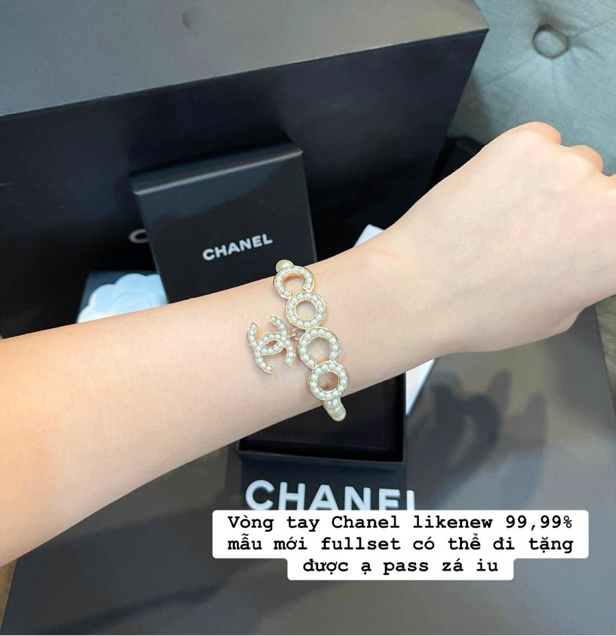 Vòng tay chanel trai trắng logo coco đính trai fullset