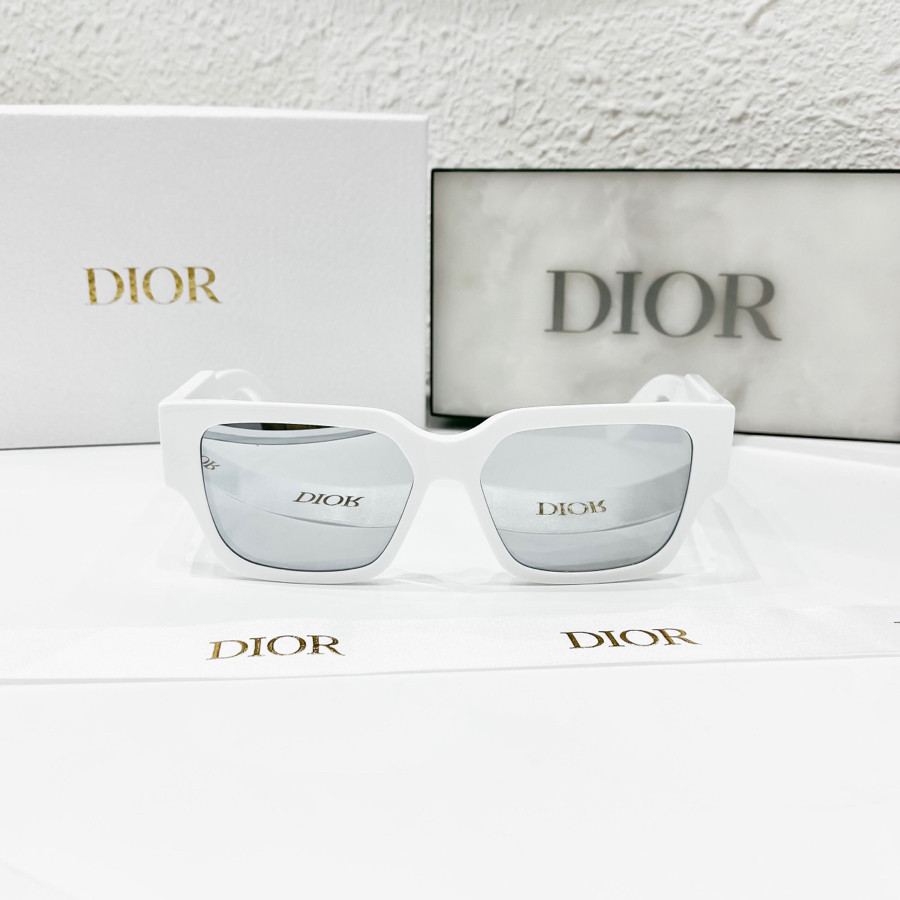 Kính Dior 2022 gọng bản to logo CD