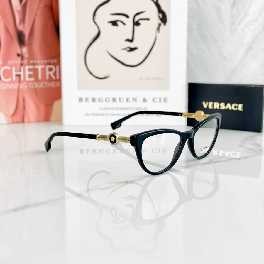 Cận Versace gọng medusa 2022