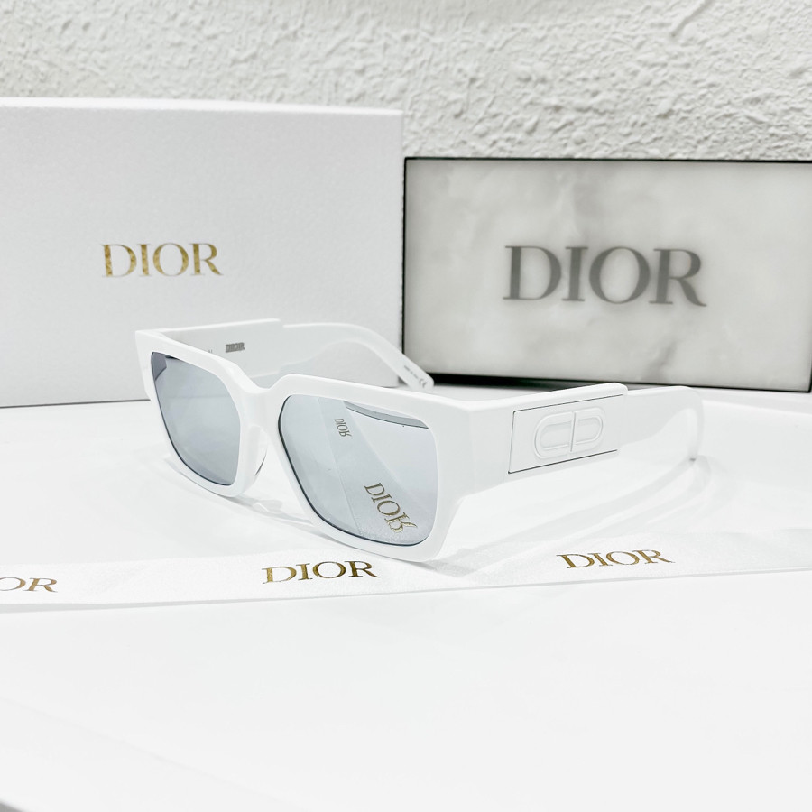 Kính Dior 2022 gọng bản to logo CD