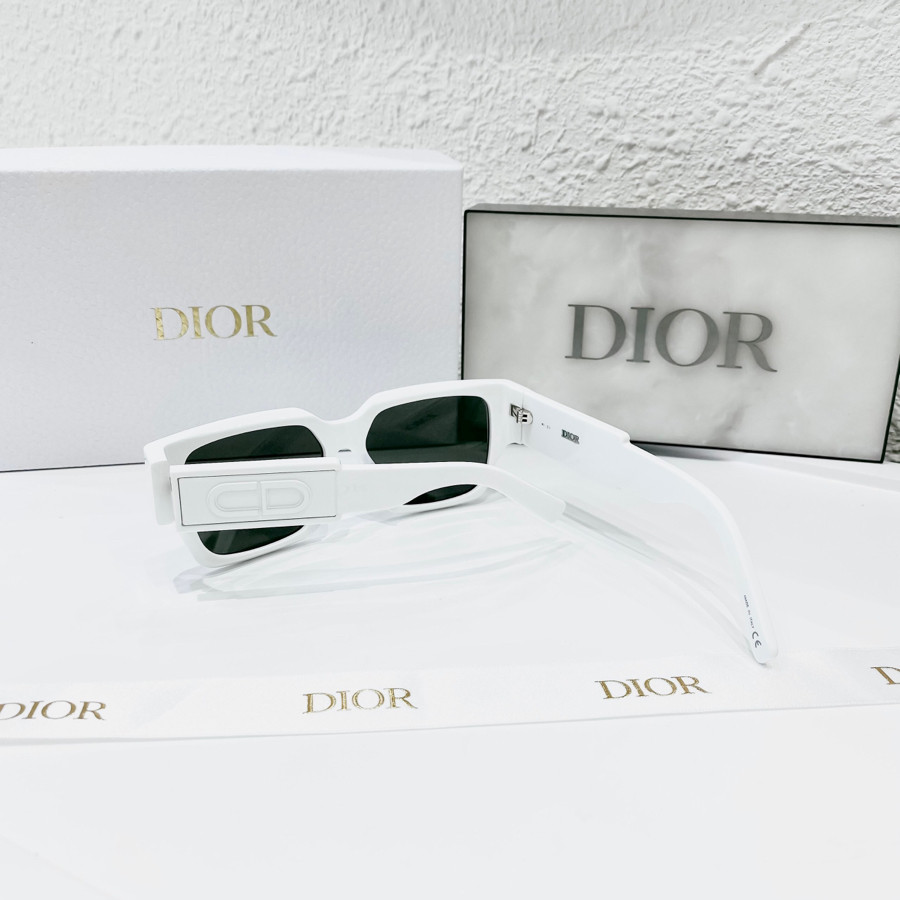 Kính Dior 2022 gọng bản to logo CD