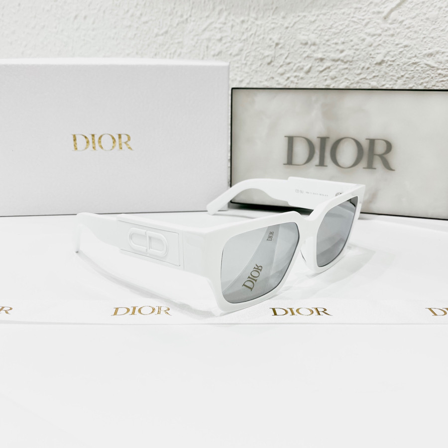 Kính Dior 2022 gọng bản to logo CD