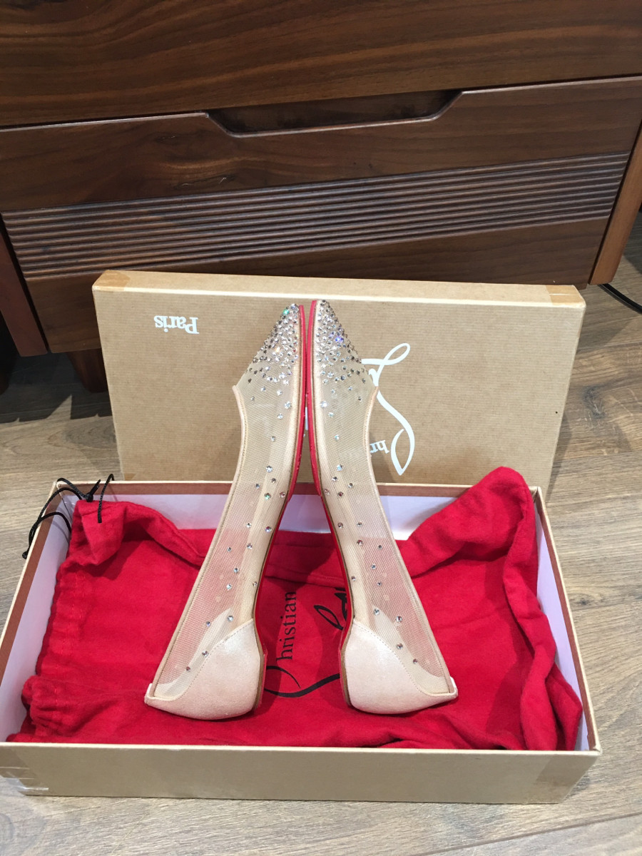 Lou bệt  đính đá lấp lánh  size 37. đủ box + túi vải như hình ạ.  Tình trạng 97% new