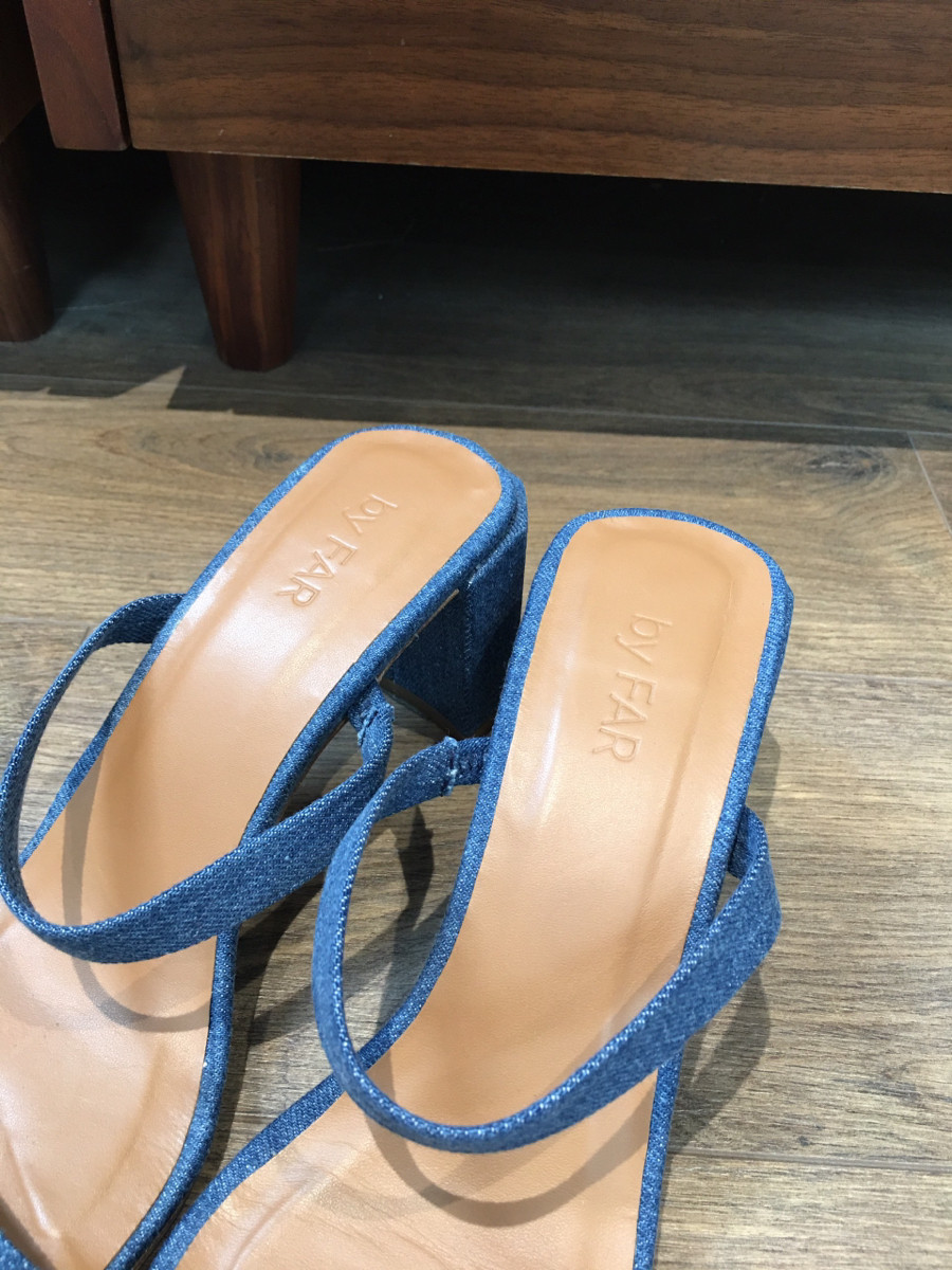 Sẵn  B Y F A R sandals demin xanh size 37; cao 6.5cm. chuẩn size ạ  . tình trạng 95% new ạ