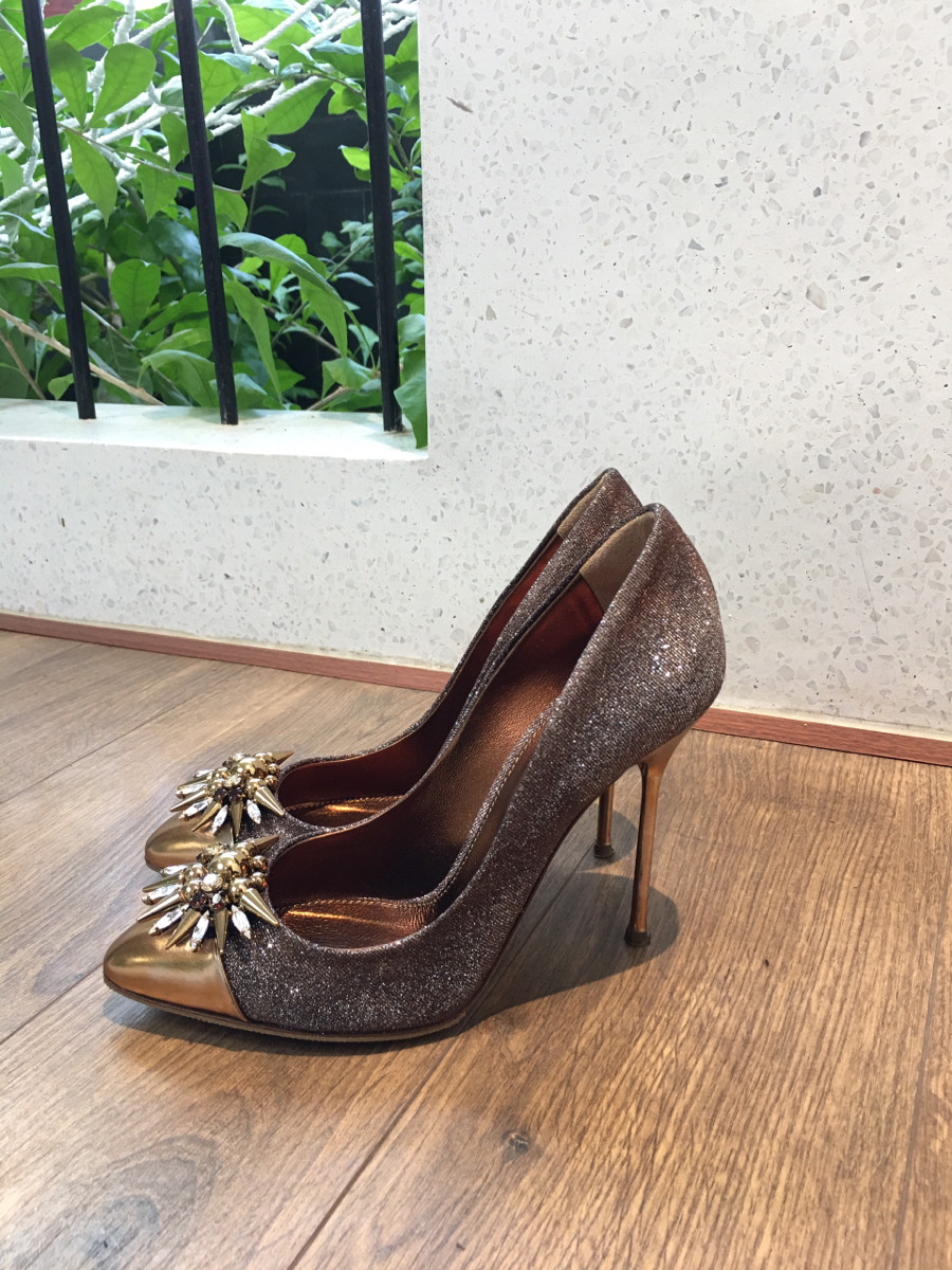 S e r g i o Rossi Glitter Pumps size 36 1/2 Ladies' Gold x brown Bijou. cao 10cm . Tình trạng 95% new , ở mũi có vết nhỏ  xíu như e khoanh , phần gót có bay màu như hình e chụp nhé ạ ,