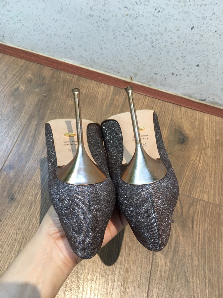 S e r g i o Rossi Glitter Pumps size 36 1/2 Ladies' Gold x brown Bijou. cao 10cm . Tình trạng 95% new , ở mũi có vết nhỏ  xíu như e khoanh , phần gót có bay màu như hình e chụp nhé ạ ,