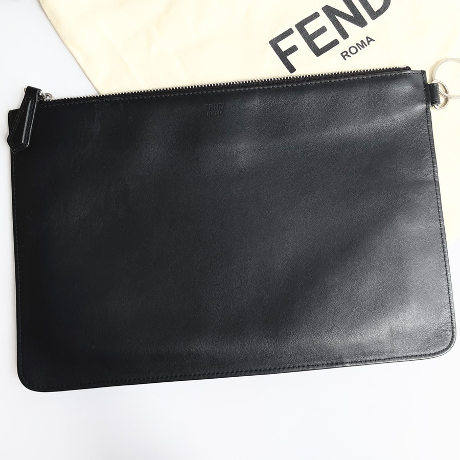 Clutch fen.di size 30x20 - 97% fullbox ( mặt sau bị lem )