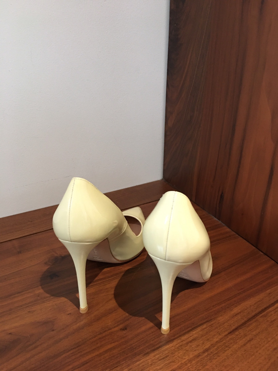 G i a n v i t o   R o s s i  Patent leather Pumps size  37 Ladies' Ivory.cao  10cm. tình trạng trưng bày chưa sd. da dẻ còn đẹp mê ạ