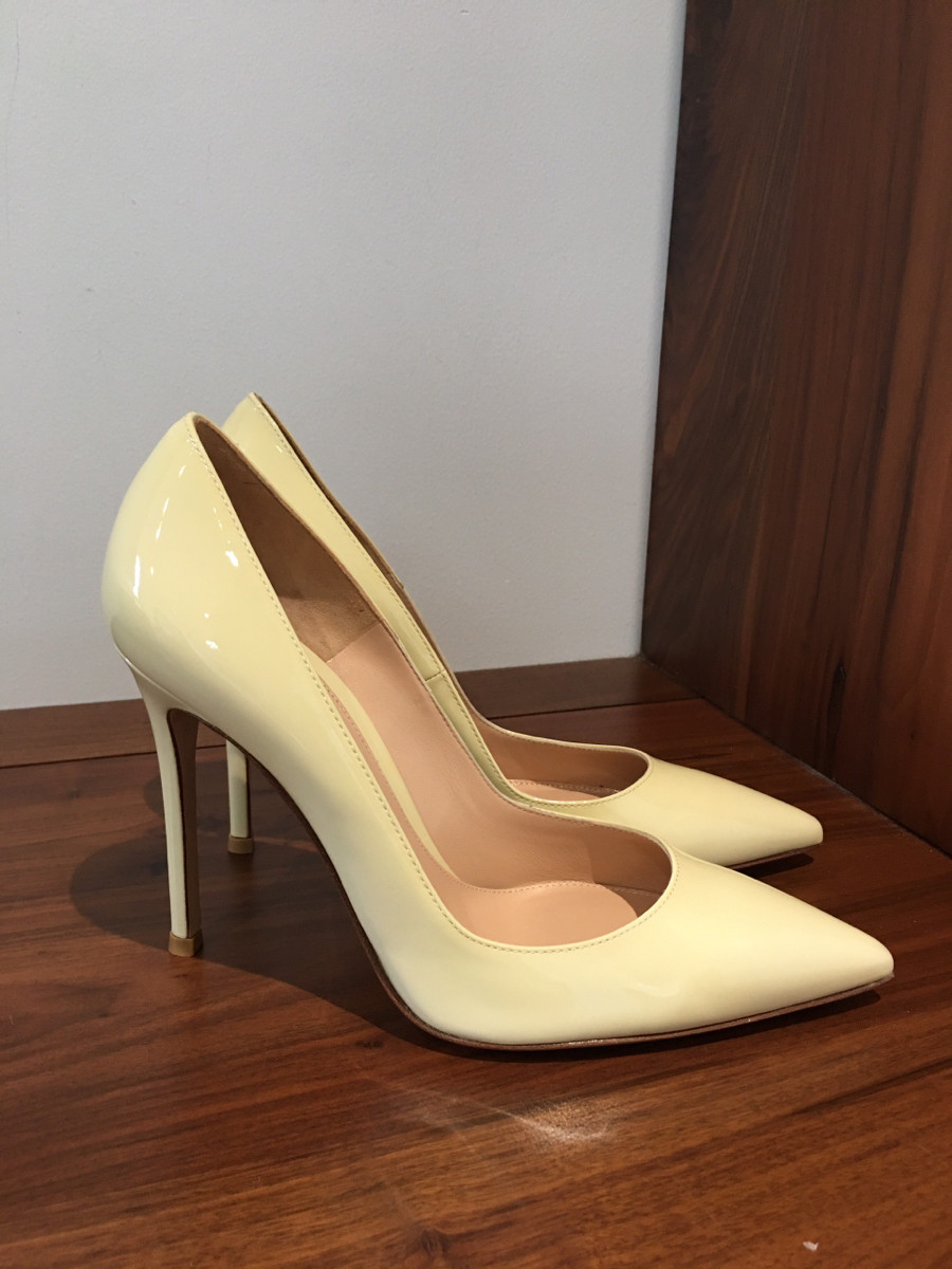 G i a n v i t o   R o s s i  Patent leather Pumps size  37 Ladies' Ivory.cao  10cm. tình trạng trưng bày chưa sd. da dẻ còn đẹp mê ạ