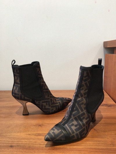 F e n d i  ZUCCa Mesh Short Boots size  37 Ladies' Black × Brown cho vào mùa lạnh đi thì miễn chê ạ . cao 8cm. Tình trạng 95% new