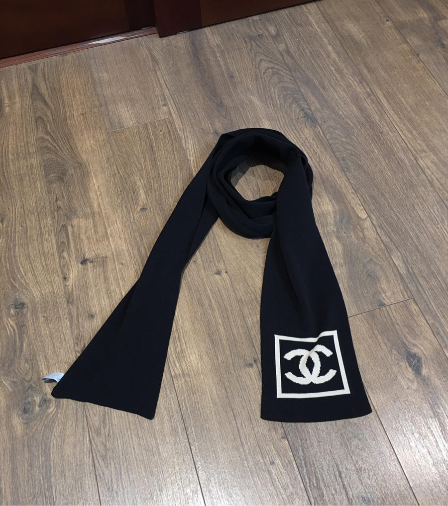 C h a n e l Sports Coco Mark Scarf Cotton Black. kích thước 220*16cm. còn tag vải ạ . 100% cotton