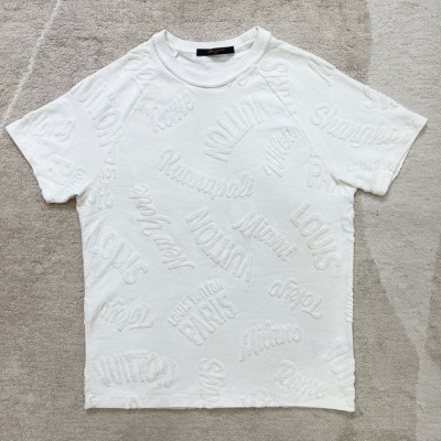 Tee l.v trắng  vân mono nổi size XS - 98%