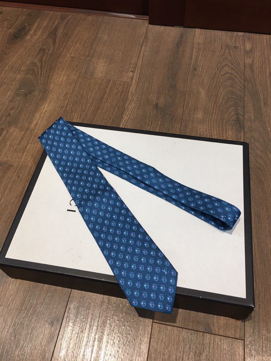 Sẵn L o u is V u i t t o n MR2242 Necktie Silk Blue Rubbed M77722.