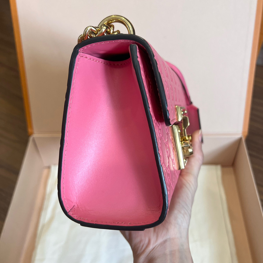 GUCCI PINK GUCCISSIMA SMALL PADLOCK SHOULDER BAG