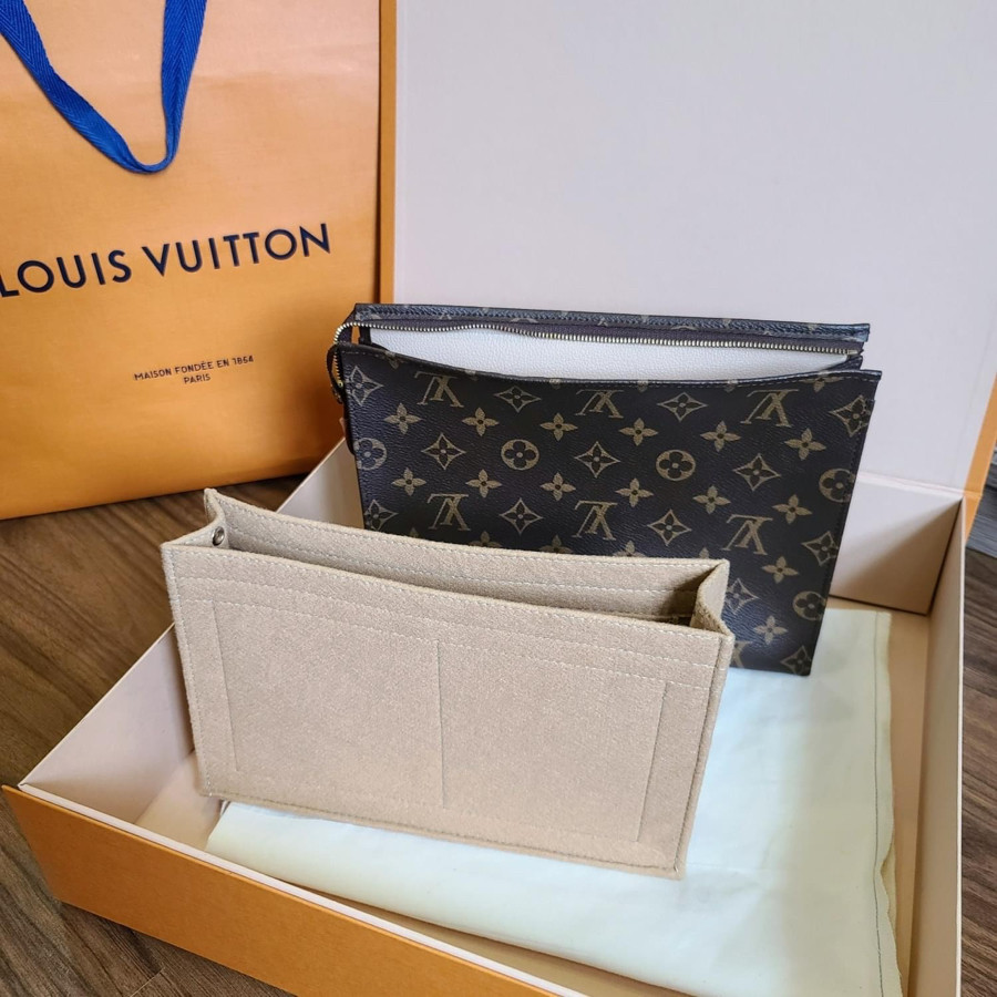 Clutch LV TOILETRY POUCH 26