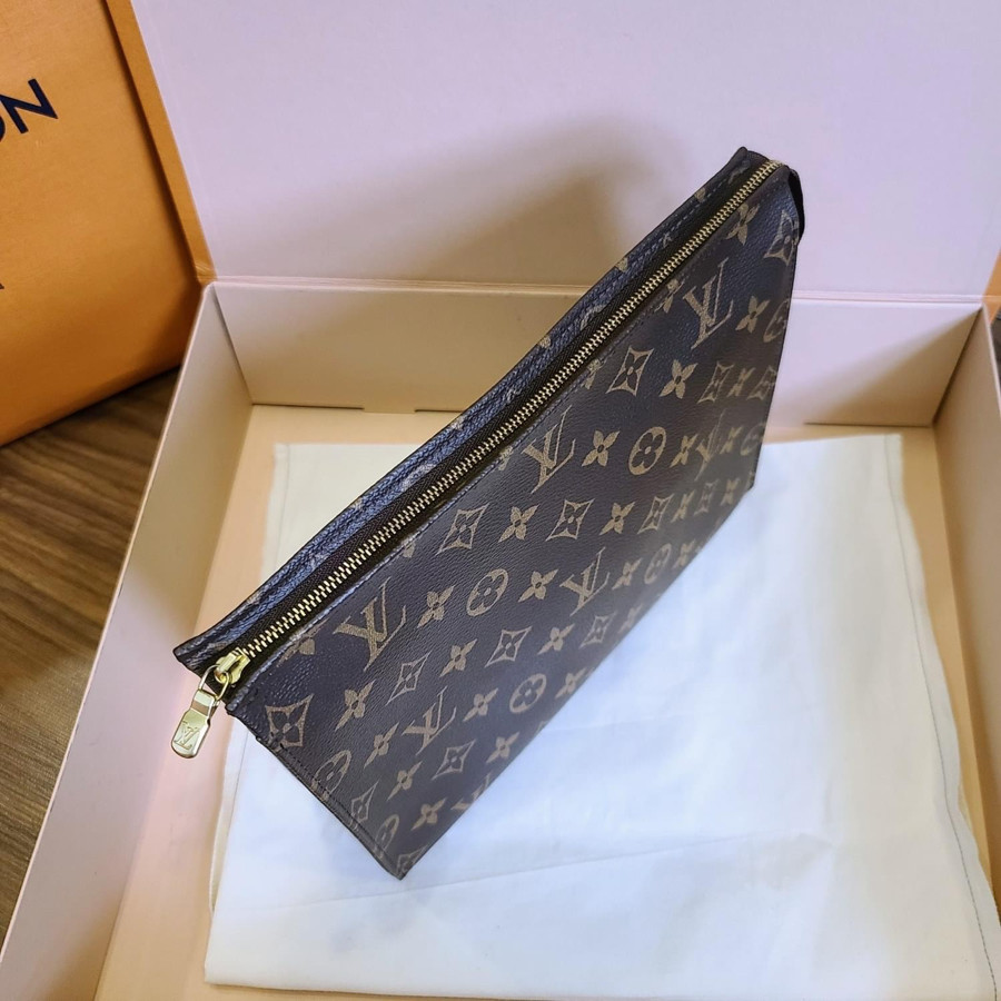 Clutch LV TOILETRY POUCH 26