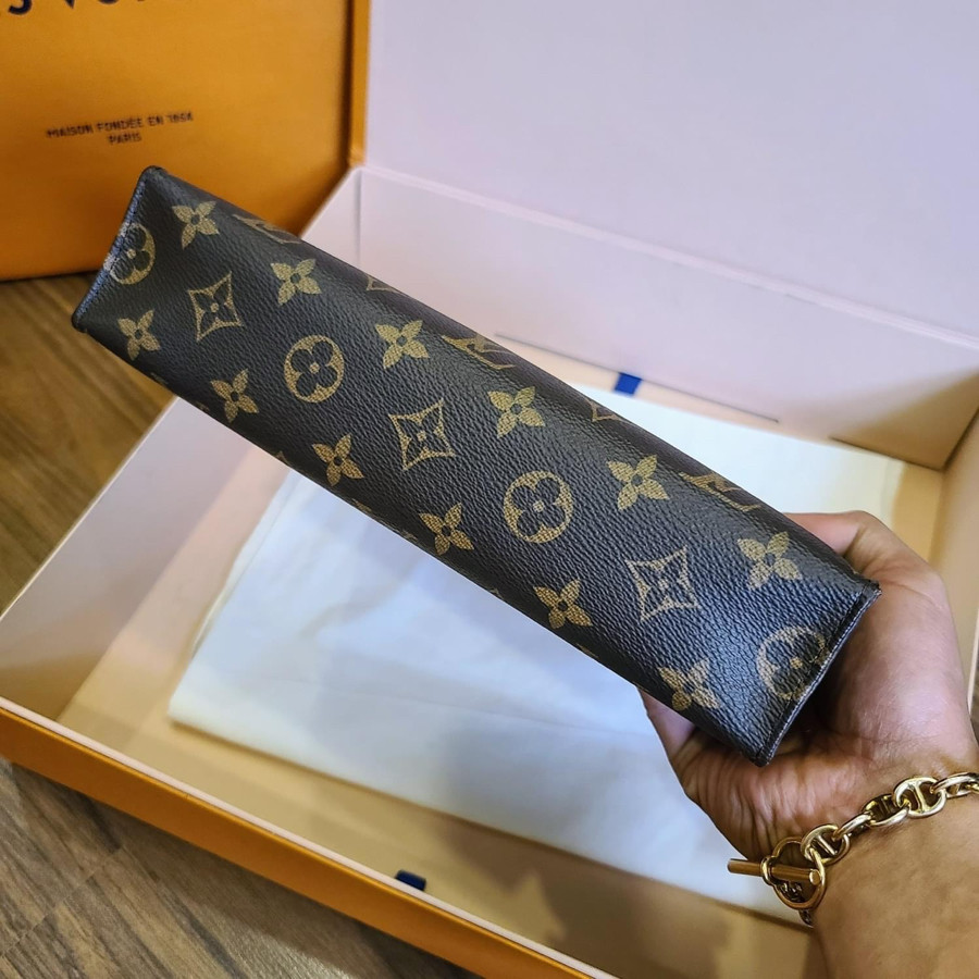 Clutch LV TOILETRY POUCH 26
