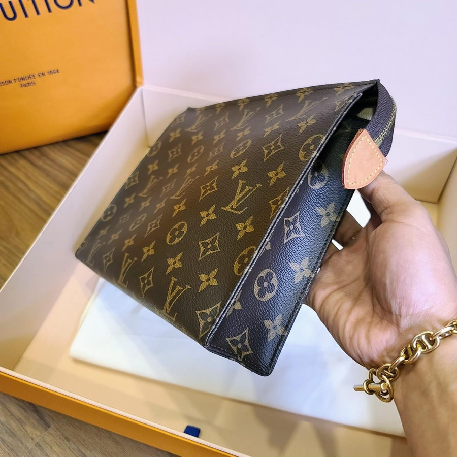 Clutch LV TOILETRY POUCH 26