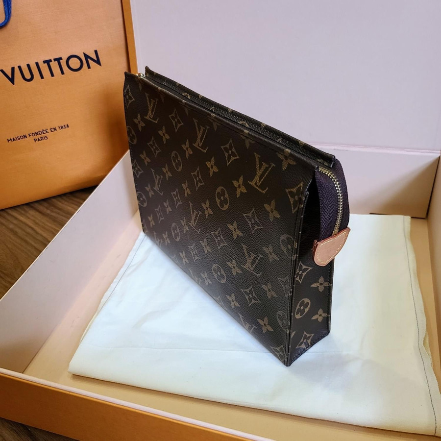Clutch LV TOILETRY POUCH 26