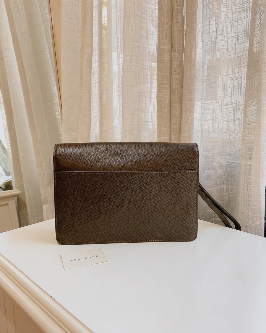 Salenga taiga clutch