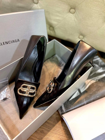 Giày balenciaga màu đen logo bạc mũi nhọn sz 36 cao 3p new kèm box