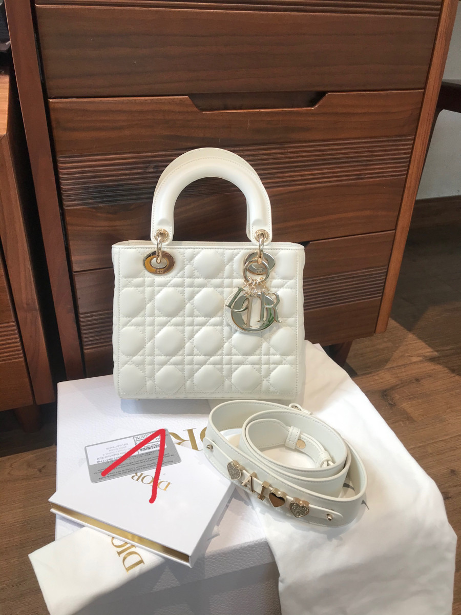 Sẵn    C h r i s t i a n   D i o r Lady D ior Cannage Leather 2way handbag white. Tình trạng like new. đủ box + túi vải + thẻ đầy đủ như hình ạ