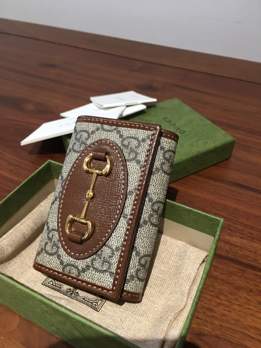 Sẵn em ví móc chìa khóa nhà     Gu c ci G  G Supreme Horse Bits 671785 PVC & leather Key case Beige×Brown. kèm box + túi vải đủ như hình .