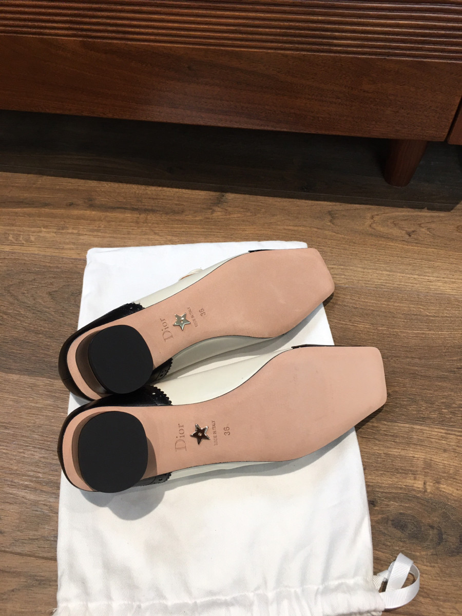 Ｃｈｒｉｓｔｉａｎ Ｄｉｏｒ size 36 tình trạng chưa sd ạ . Kèm túi vải