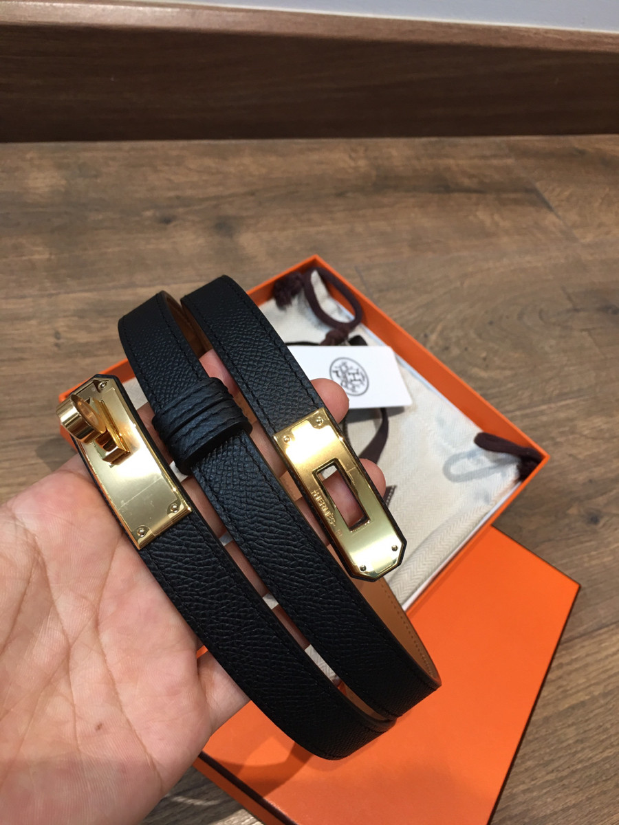 Sẵn em belt  H erm ès Kelly Z engraving: 2021 Belt Veau Epsom Black size 110  ( em đo vòng trong khoảng 101cm ) . Tình trạng NEW còn seal nilon ở mặt kim loại ạ .