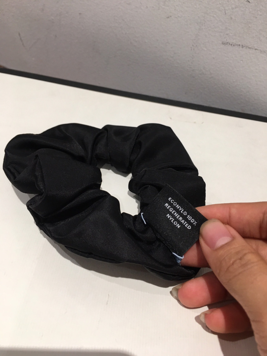 e sẵn chun tóc P r a d a 1IF015 Tessuto Scrunchie Nylon Black-----