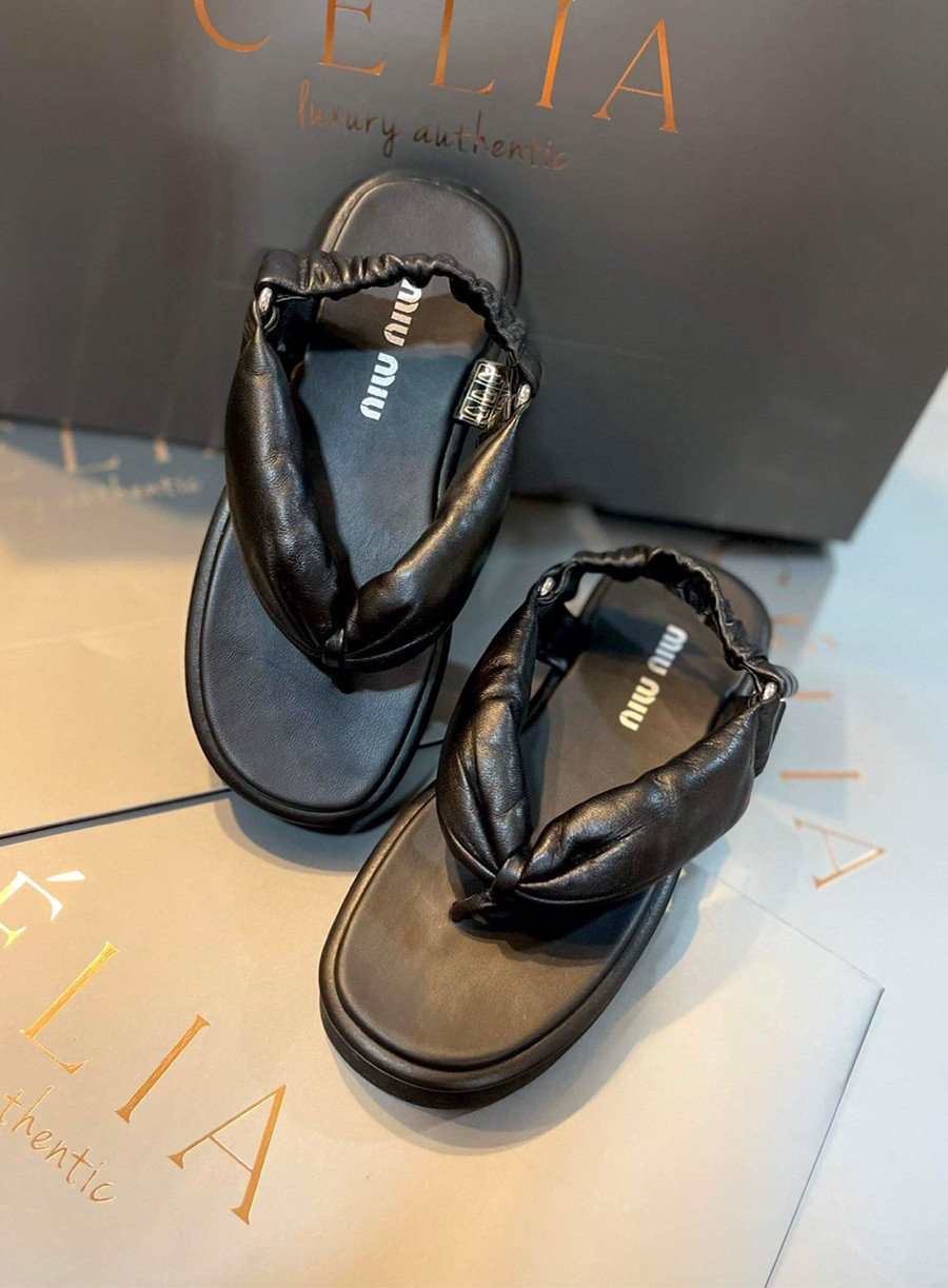 Sandal miu miu đen xỏ ngón qui da sz 35,5 cao 4p