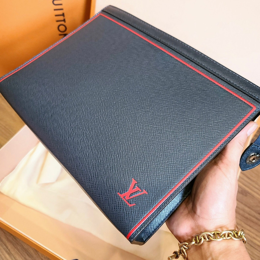 Clutch LV TAIGA LEATHER NAVY RED STRIPE POCHETTE VOYAGE MM