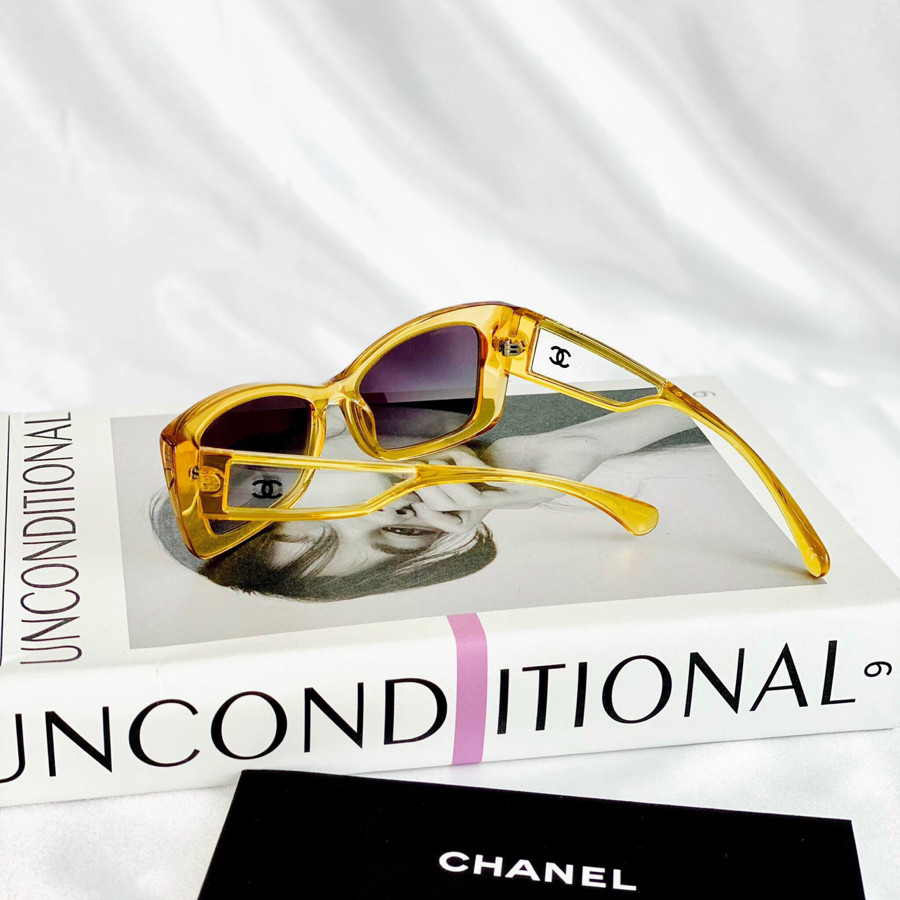 Kính râm Chanel trong suốt vàng thời trang ✨