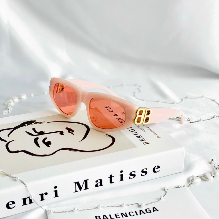 Kính râm Balenciaga xinh xắn ✨