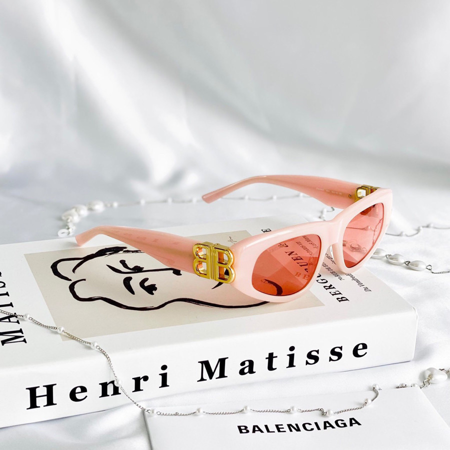 Kính râm Balenciaga xinh xắn ✨