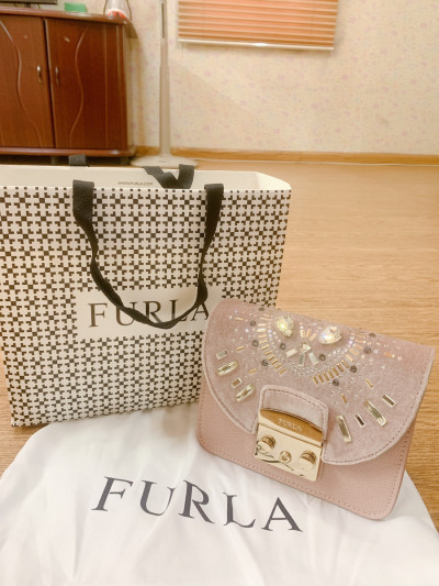 Túi furla nắp nhung đính đá