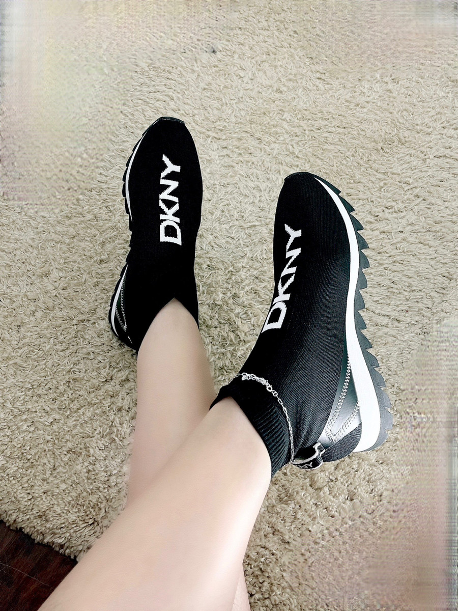 Giày DKNY