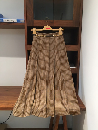 Sẵn xếp ly  G   u cci  21AW Linen Skirt 36it Brown 652132 cheques. thông số  eo khoảng 66cm ; dài 84cm