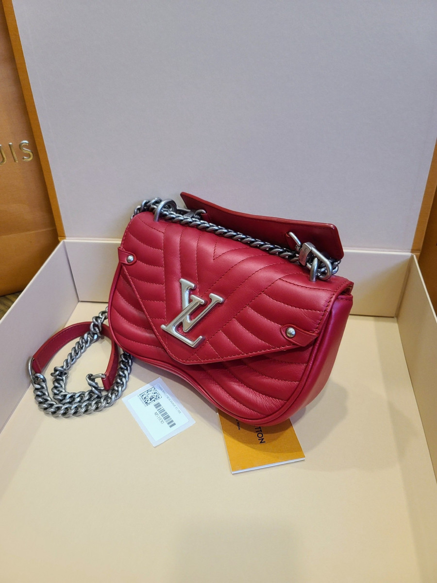 Túi LV NEW WAVE PM CHAIN BAG QUILTED LEATHER khóa trắng