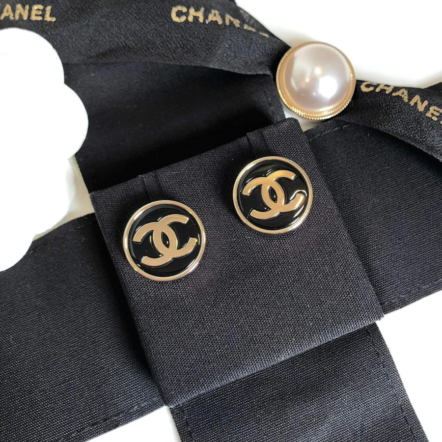 Glamour Glitter  Gold  Gold chanel Gold chanel logo Chanel wallpaper