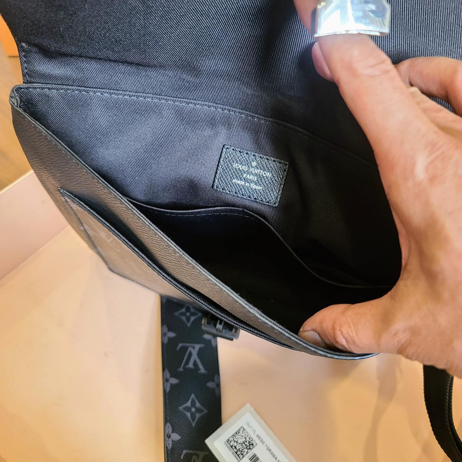 Túi đeo chéo LV OUTDOOR FLAP MESSENGER