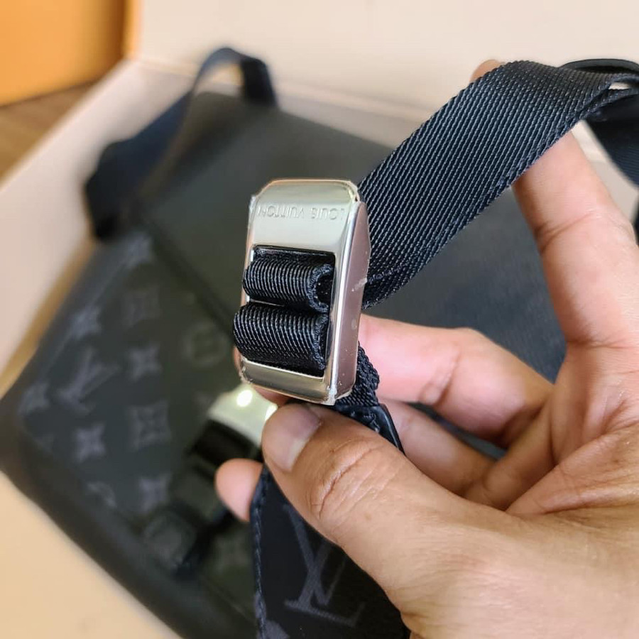 Túi đeo chéo LV OUTDOOR FLAP MESSENGER