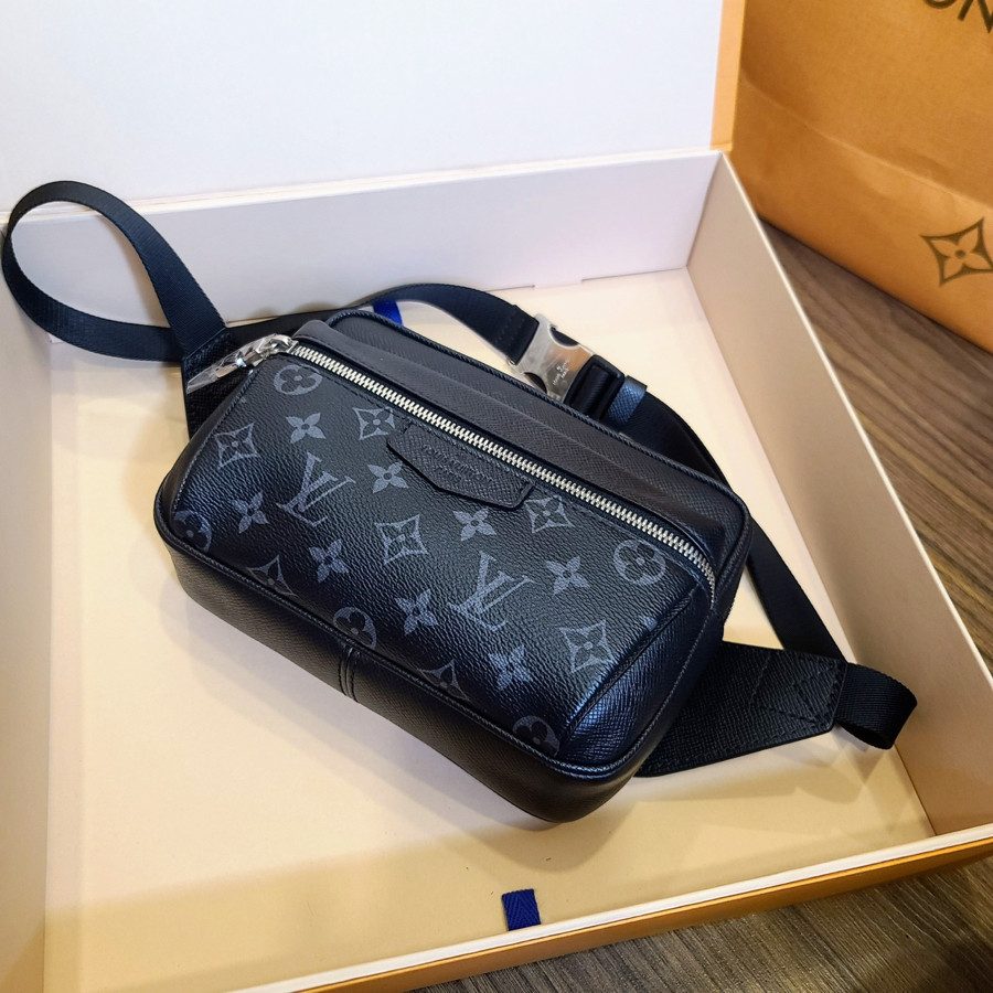 Túi LV BLACK OUTDOOR BUMBAG